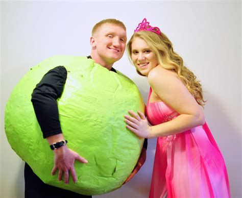 Little Sloth: DIY couple Halloween costume: The Princess and The Pea