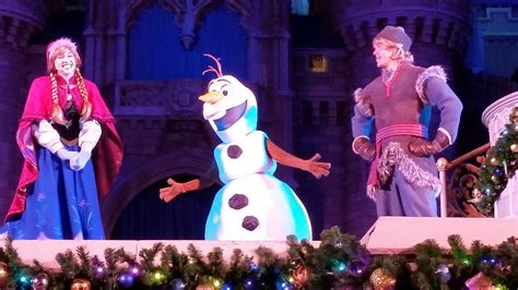 A Frozen Holiday Wish - New Cinderella Castle Lighting Show | The ...