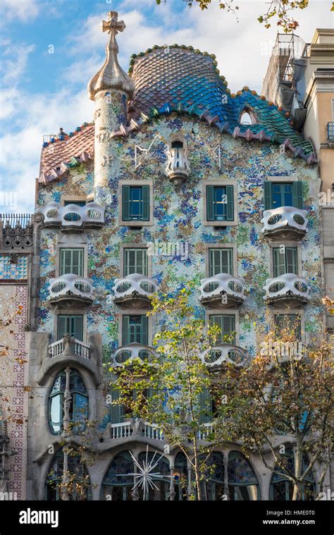 Vista exterior de la Casa Batlló, Barcelona, Cataluña, España ...