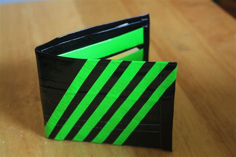 Joyfulgirl Makes: Crafts: Duct Tape Wallet