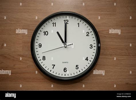 Eleven o clock hi-res stock photography and images - Alamy