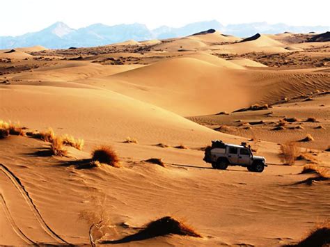 Dasht-e Kavir: Location, Weather, mysteries | Iran Adventure