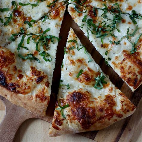 Creamy Garlic Parmesan Pizza - Everyday Homemade