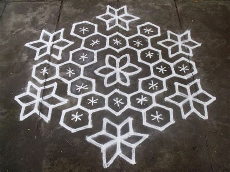 Rangoli designs/Kolam: S.No. 66 :-15-8 pulli kolam - interlaced dots kolam