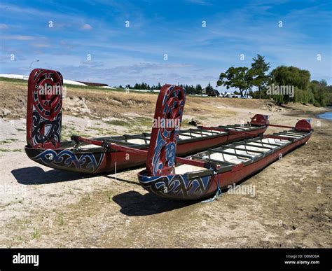 Maori canoe hi-res stock photography and images - Alamy