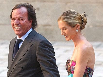 Julio Iglesias Secretly Marries Dutch Model Miranda Rijnsburger - CBS News