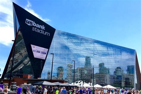 New Study May Help Minnesota Vikings Stadium Reduce Bird Collisions | Living Bird | All About Birds