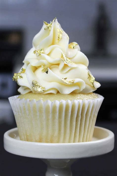 Vanilla Cupcake Recipe with Oil: Easy, One Bowl Recipe