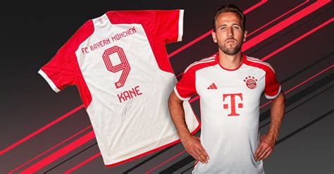 Superstar Harry Kane signs his first FC Bayern jersey!