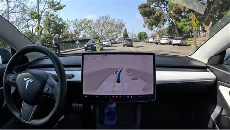 Tesla’s “Full Self-Driving” sees pedestrian, chooses not to slow down - Ars Technica