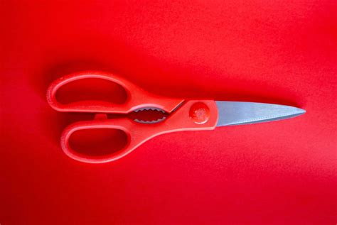 Best Left-Handed Scissors - The Ultimate Guide - The Creative Folk