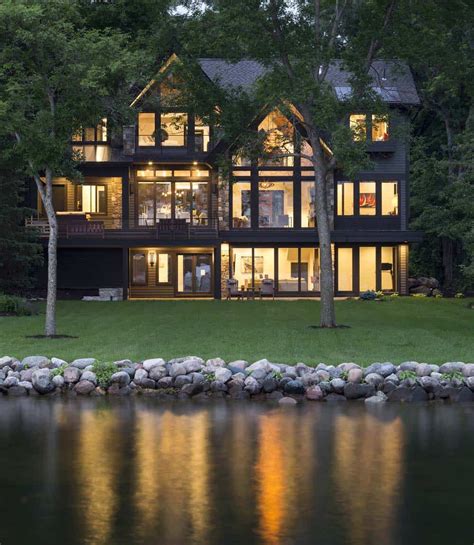 Rustic contemporary lake house with privileged views of Lake Minnetonka