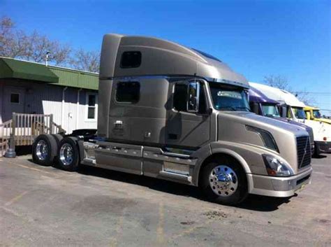 Volvo VNL 780 (2006) : Sleeper Semi Trucks