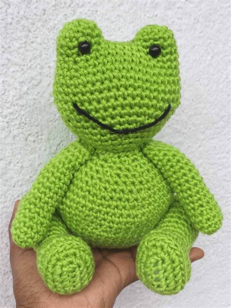 Felicity the Frog Crochet Pattern (Free!)