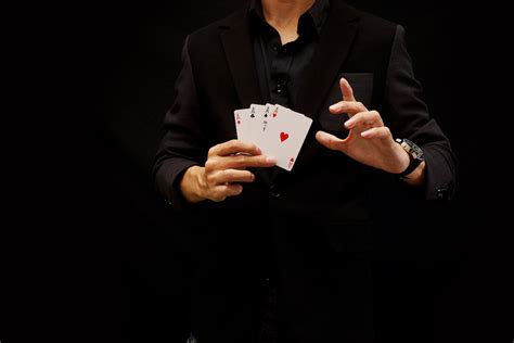 Magic 101: 13 Different Techniques to Master Easy Card Tricks - 2019 - MasterClass