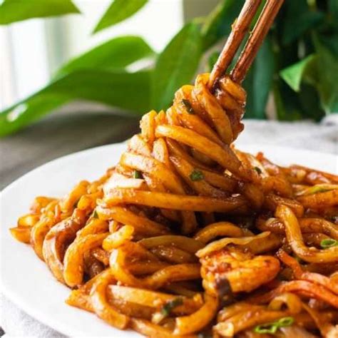 Easy 15-Minute Yaki Udon (Stir Fried Udon Noodles) | Cookerru