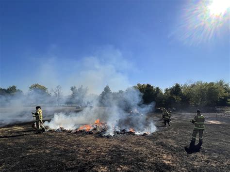 Firefighters protect houses from grass fire – Guthrie News Page