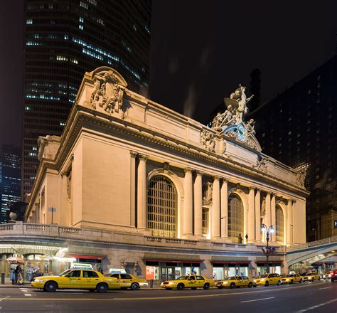 File:Grand central Station Outside Night.jpg - Wikimedia Commons