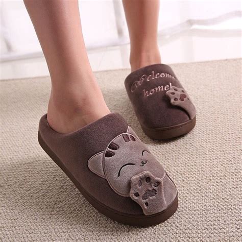 Comfy Cat Slippers | gifts4leggedlovers.com