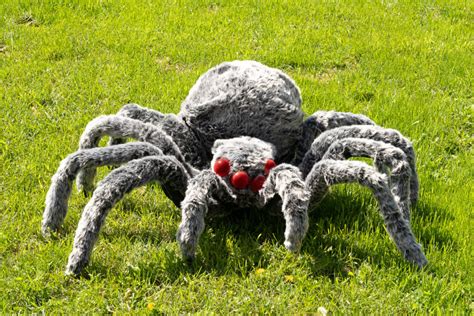 DIY Giant Halloween Spider Decoration to Scare Your Neighbours