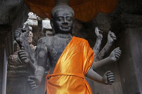 Vishnu Statue in Angkor Wat Temple Stock Photo - Image of khmer, archeology: 28319476