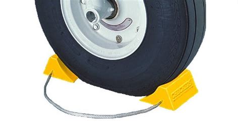 Best Aircraft Wheel Chocks (& RV) [Rubber, Aluminum, Plastic, Foldable]