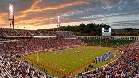 Hotel near Scott Stadium in Charlottesville, VA | Kimpton Forum Hotel