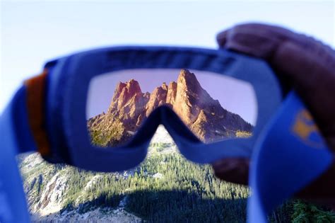 9 Best Electric Ski Goggles Reviews | Everything Mountains