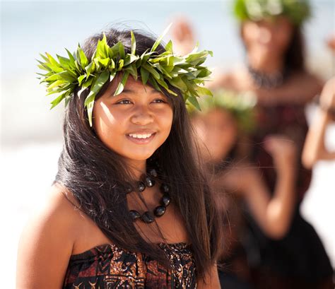 How To Pick The Right Hawaiian Wear For A Hula Competition - Bete Inc ...