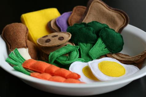 Use These Free Felt Food Patterns to Make Great Handmade Gifts for a Child