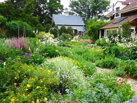 Cottage Garden Design Ideas | HGTV