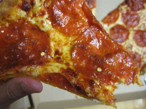 Review: Pizza Hut - Thin 'N Crispy Pepperoni Pizza | Brand Eating