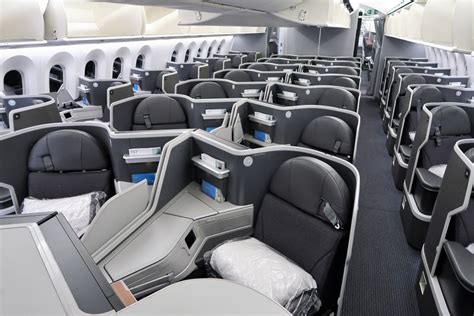 American Airlines 787-9 (789) Dreamliner business class cabin | AirlinesFleet.com