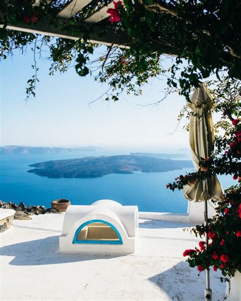 Things to Do in Santorini Greece (Beaches, Restaurants & More!)