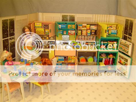 DELUXE READING DREAM KITCHEN BARBIE DOLLHOUSE SINDY PEDIGREE MARX ...