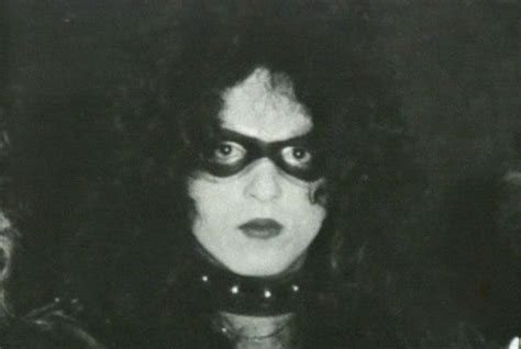 31. December 1973: Paul Stanley plays his first show with the bandit make-up - Kiss Timeline