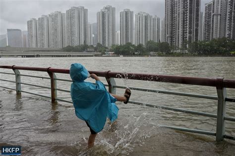 Super Typhoon Saola: Hong Kong assesses damage after hurricane-force storm batters city ...