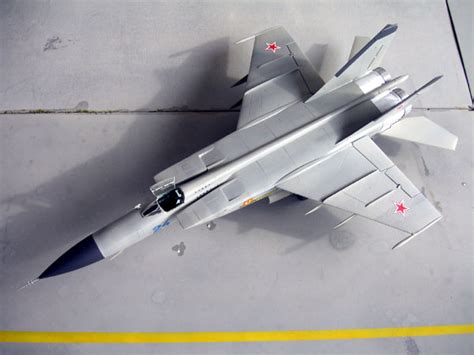 plastic scale model 1/72 Mikoyan Mig-25