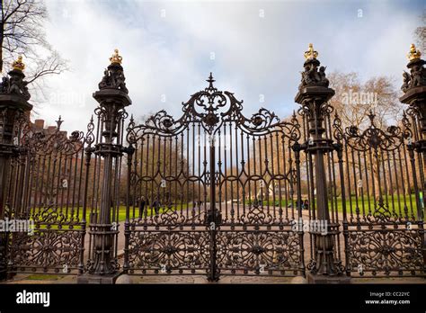 Hyde Park Gate - London Stock Photo - Alamy