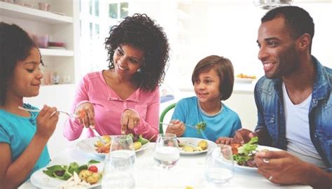 4 Tips for Having a Family Dinner - All Pro Dad