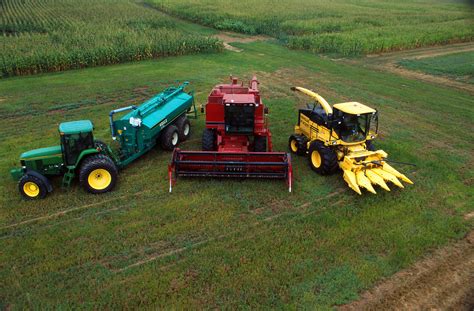 File:Agricultural machinery.jpg - Wikimedia Commons