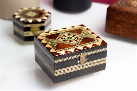 Veneer inlays for heirloom quality box making: tips for creating a timeless piece - Hardware For ...