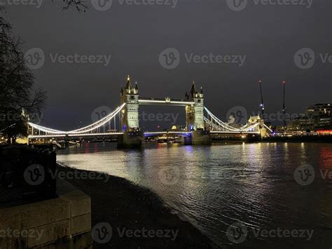 Tower Bridge in London at night 20878103 Stock Photo at Vecteezy