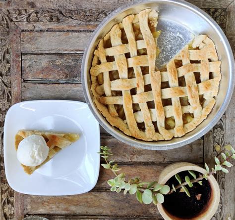 LATTICE CRUST APPLE PIE – Raspberry Sprinkles