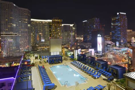 8 Best Las Vegas Hotels with Balcony or Terrace + MAP