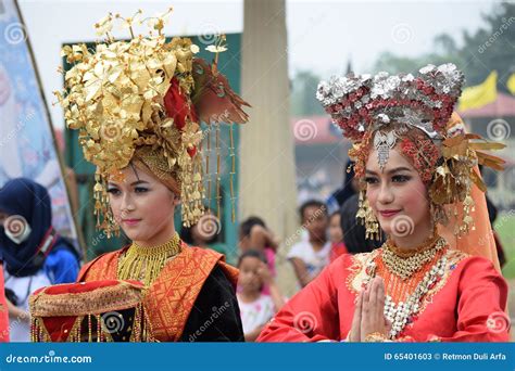 Minangkabau Girl in Dance Costume Editorial Stock Photo - Image of city ...