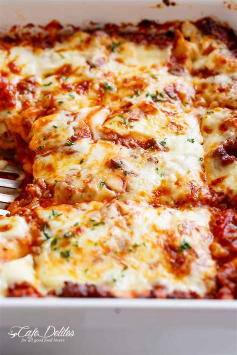 The Best Lasagna with a rich meat sauce and a creamy parmesan white sauce, plus … | Best lasagna ...