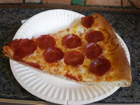 File:Blondie's pepperoni pizza slice.JPG - Wikimedia Commons