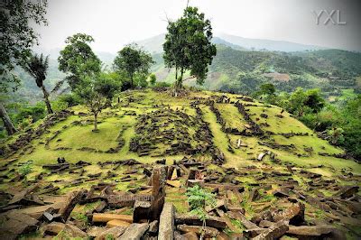 traveling-indonesian: Situs Megalitikum Gunung Padang