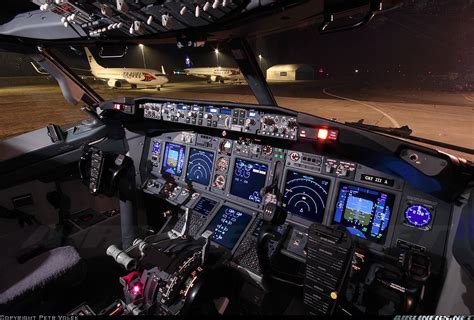 Boeing 737 Cockpit Pictures